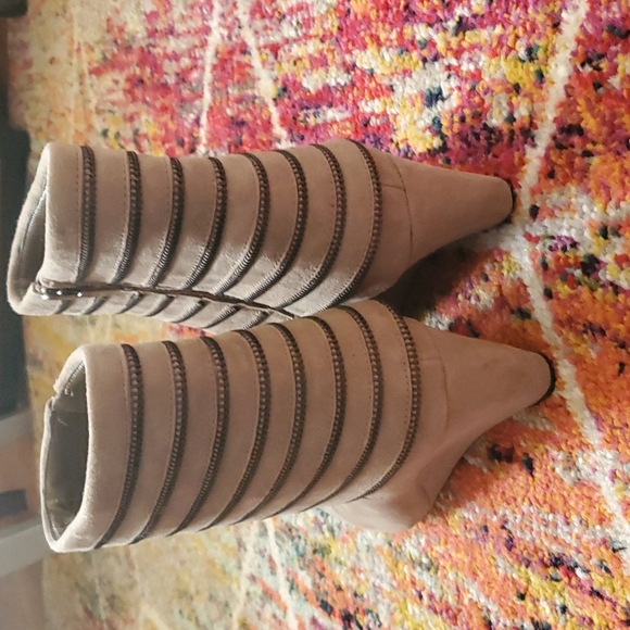 Enzo Angiolini wedge heel suede booties w/zipper details 🎉🙌🏻🌟host pick!!🌟🎉 - Picture 3 of 16